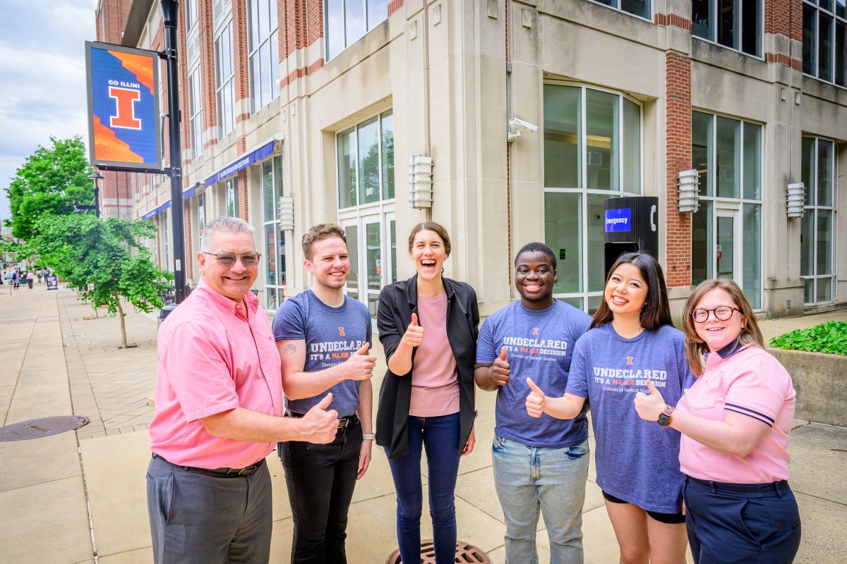 DGS staff and Ambassadors outside of Illini Union Bookstore